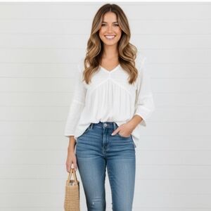 Soltaire White V-Neck Top Sz XL NWT